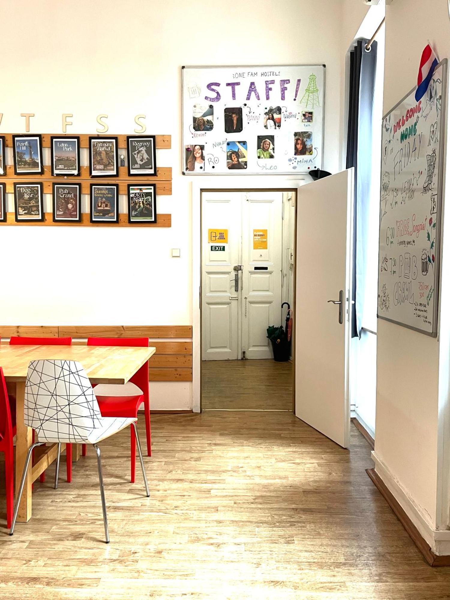 Hostel One Home Praag Buitenkant foto